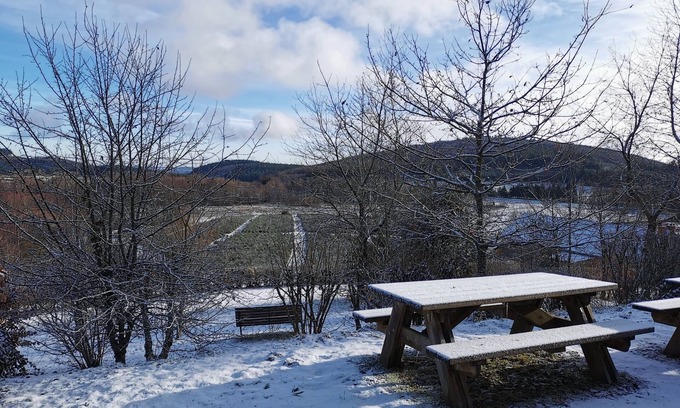 Moux-en-Morvan Ski Chalet | La maison des explorateurs, ideal for families, walks around the lakes