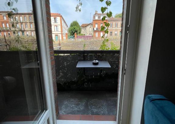 Guilhemery Apartment | La Maison des Fleurs