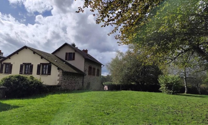 Ladignac le Long House | La Maison des Etangs Gite