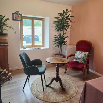 Crouzilles House | La Maison des Oiseaux