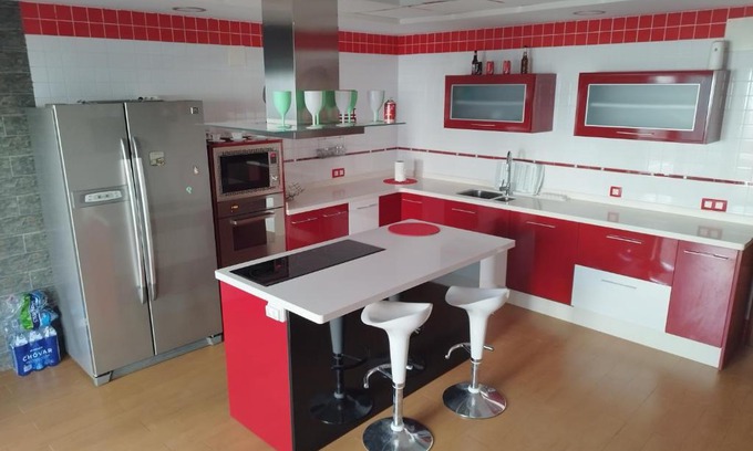 Madrigueras House | LA MANCHEGUITA DE MADRIGUERAS 5 DORMITORIOS DOBLES CHALET CON PISCINA, BARBACOA Y SALA DE JUEGOS ideal familias 11 personas