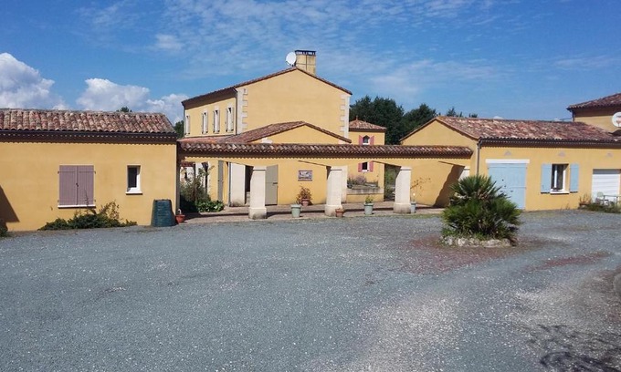 Saint-Bonnet-sur-Gironde Bed & Breakfast | La Marviniere