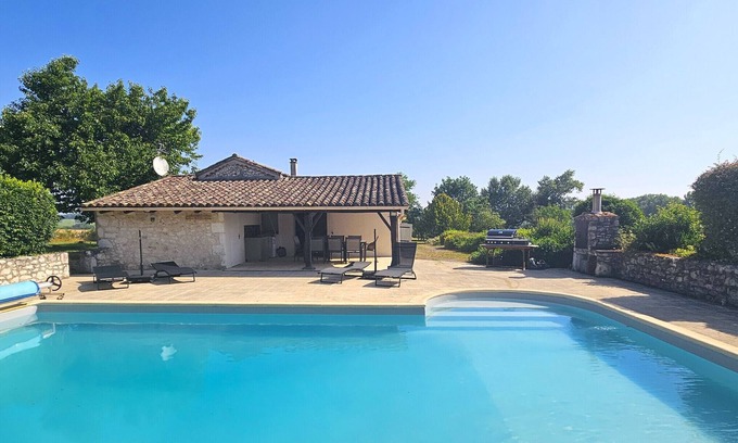 Monflanquin House | La Noisette, a family holiday home for 6 adults 2 children with private pool.
