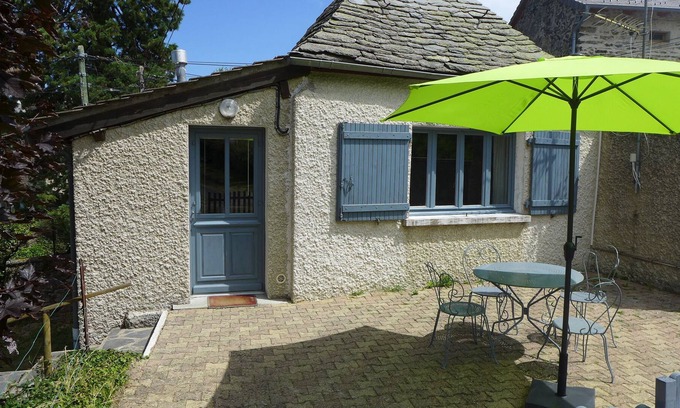 Saint-Hostien Hotel | La P'tite Maison, Cottage of 26 m2 in the countryside