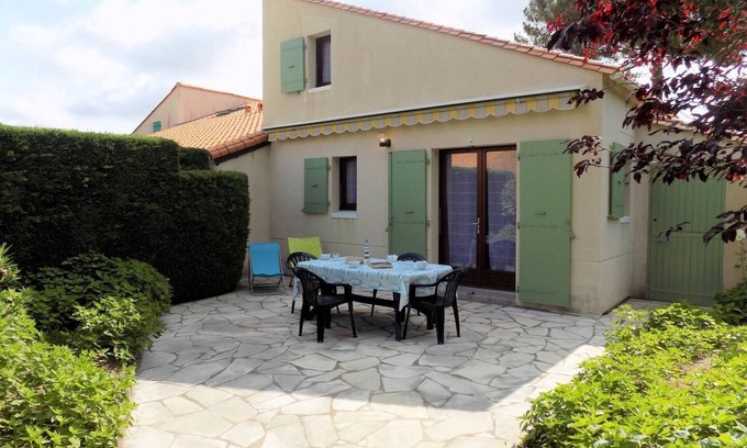 Les Mathes Apartment | La Palmyre - BRIGHT TERRACED VILLA - garden - SHARED POOL