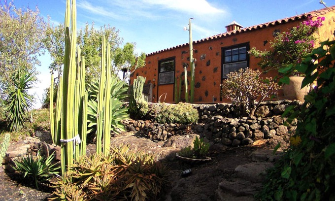 Las Tricias House | "LA PELADA": Cozy house, in a quiet location, sea view -,