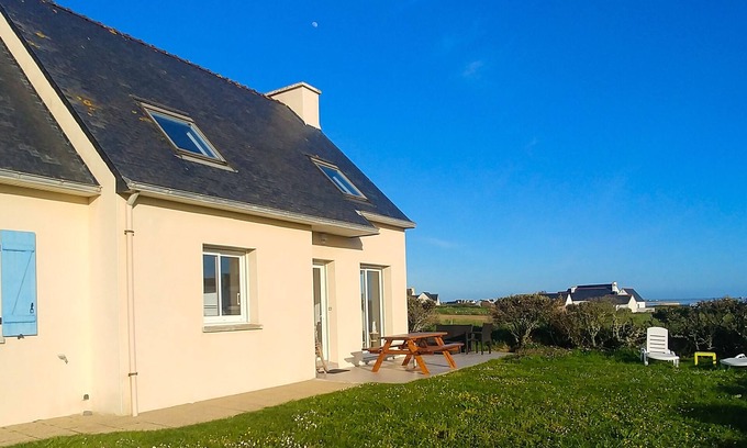 Pouldreuzic House | La Penhorsienne, house 2 steps from the sea, with view