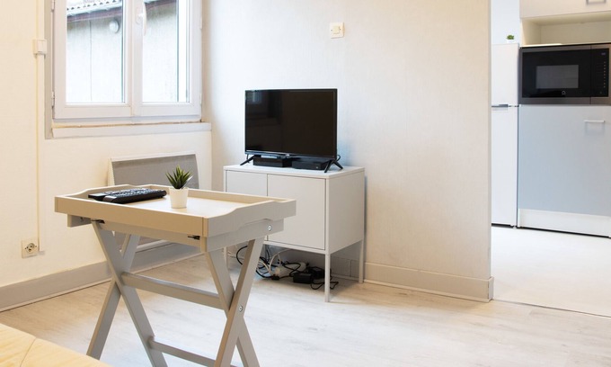 Poitiers Apartment | La Petite Chaume (studio lumineux)