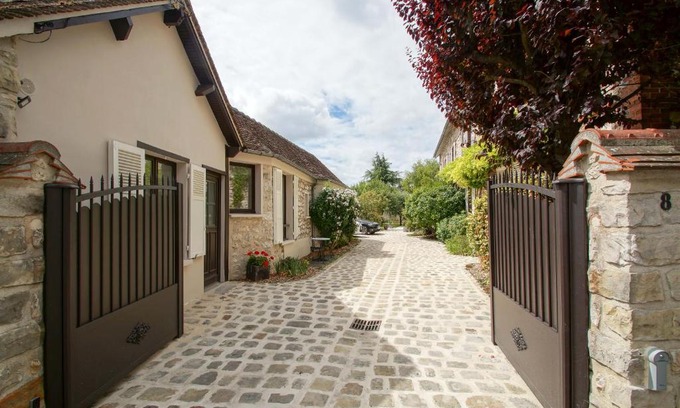 Moret-sur-Loing House | La Petite Madame