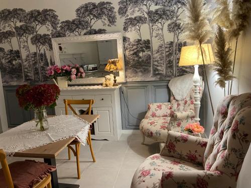 Solesmes House | La petite maison