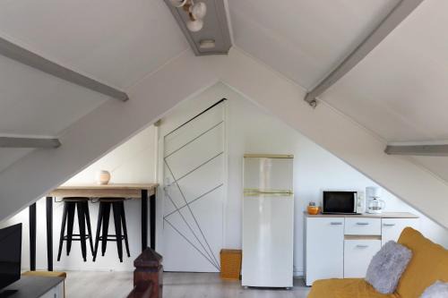 Destrellan House | La porte bleue