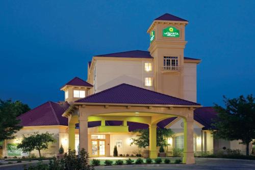 Southwest Colorado Springs Hotel | La Quinta by Wyndham Colorado Springs South Airport