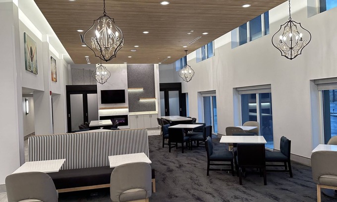 Rosemont Hotel | La Quinta by Wyndham Chicago O'Hare Airport