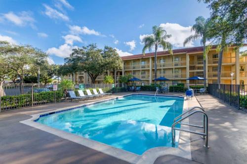 Deerfield Beach Hotel | La Quinta East Deerfield Beach - Boca Raton
