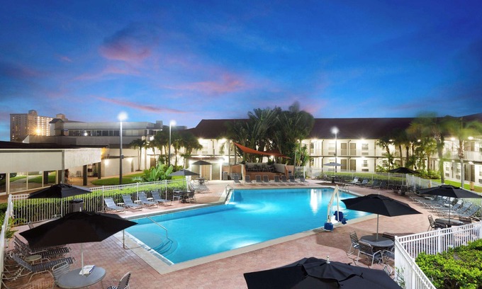 Cocoa Beach Hotel | La Quinta Inn by Wyndham Cocoa Beach-Port Canaveral