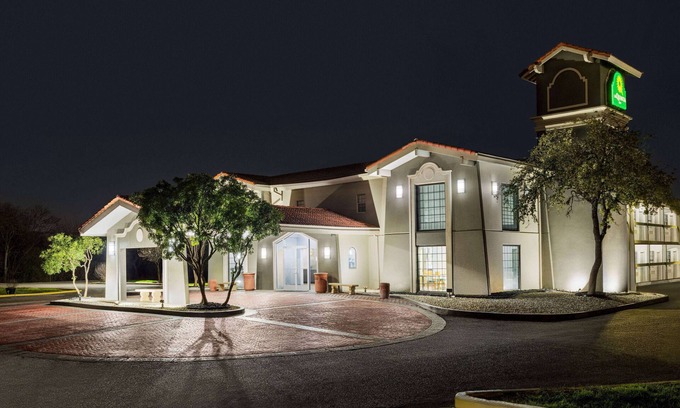 Southside Hotel | La Quinta Inn by Wyndham San Antonio Lackland