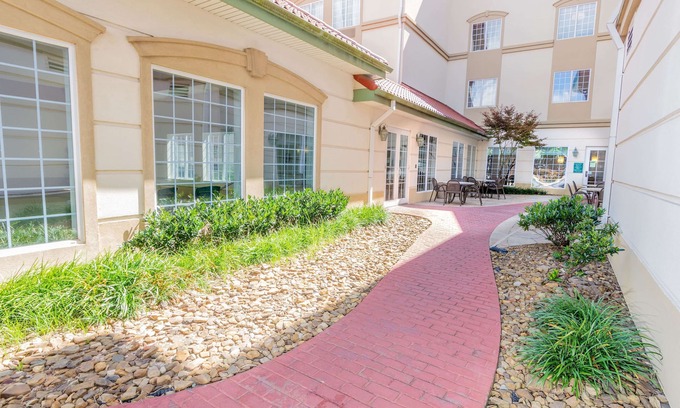 Bentonville Hotel | La Quinta Inn & Suites by Wyndham Bentonville