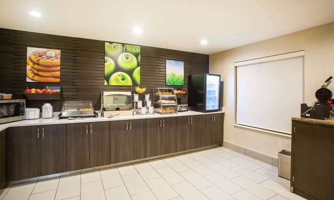 Mitchell Hotel | La Quinta Inn & Suites by Wyndham Pontoon Beach