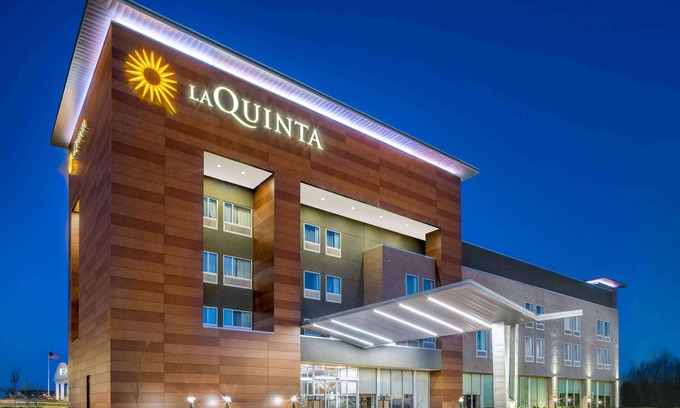 Buechel Hotel | La Quinta Inn & Suites by Wyndham Louisville NE/Old Henry Rd