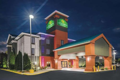 Jeffersontown Hotel | La Quinta Inn & Suites by Wyndham Louisville East