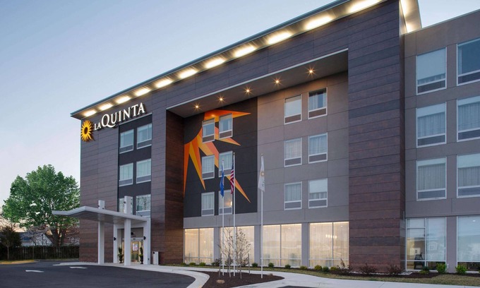 Yorkshire Hotel | La Quinta Inn & Suites by Wyndham Manassas Va-Dulles Airport