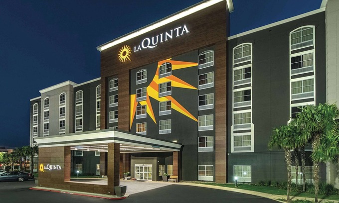 Arsenal Hotel | La Quinta Inn & Suites by Wyndham San Antonio Downtown