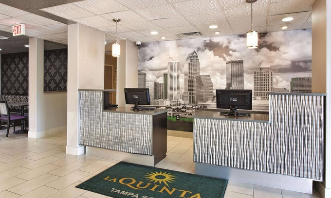 Sun Bay South Hotel | La Quinta Inn & Suites by Wyndham Tampa Bay Area-Tampa South