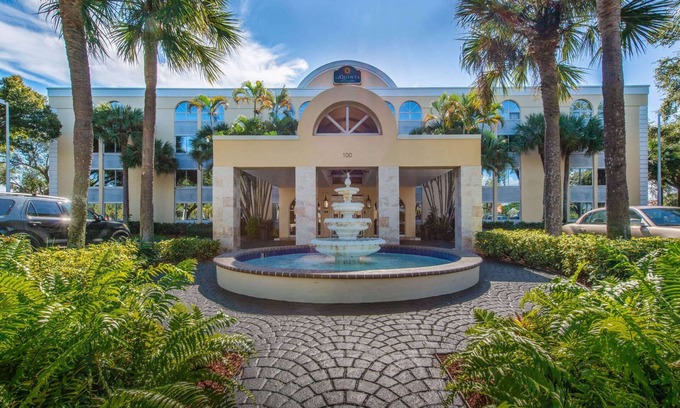 Deerfield Beach Hotel | La Quinta Inn & Suites by Wyndham Deerfield Beach I-95
