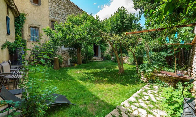 Saint-Bonnet-du-Gard Cottage | La Remise + The Loft = 18 beds in a cozy & warm setting