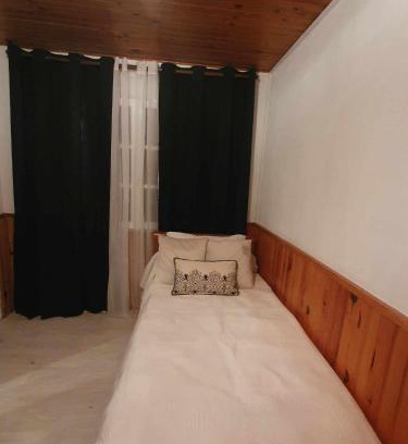 Bourbonne-les-Bains Apartment | La Rosée - Studio Minimaliste à 50m des Thermes - RDC, Wifi, Netflix, smart TV