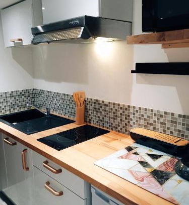 Saint-Come-de-Fresne House | La Salamandre