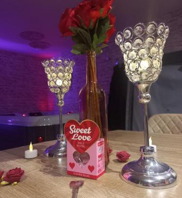 Levroux Apartment | La suite de Chez Adeline , 45 minutes from Beauval Zoo