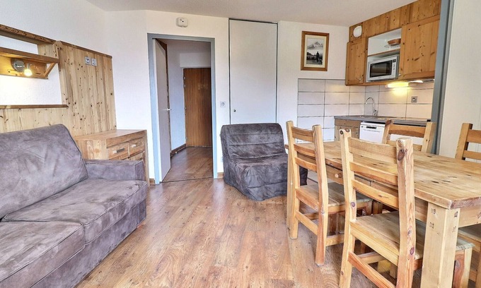 La Perriere Apartment | La Tania - Ski-in/Ski-out Apartment for 4 with Balcony in Résidence Le Grand Bois A
