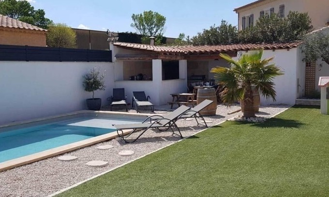 Tavel Villa | La Tavelloise - Modern Villa with Pool