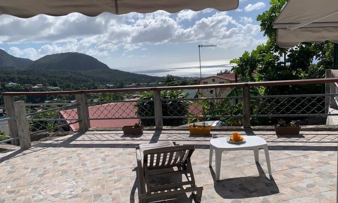 Saint-Charles House | La Terrasse du Houelmont Bas de Villa Face à la Montagne et Avec vue sur la mer