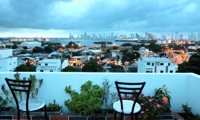 El Bosque Bed & Breakfast | La Terraza De Estella, family room, shared kitchen, 360° view rooftop!n