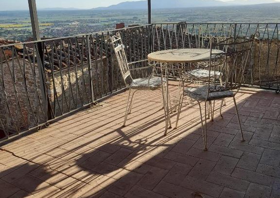Montevettolini Apartment | La Terrazza sul Borgo
