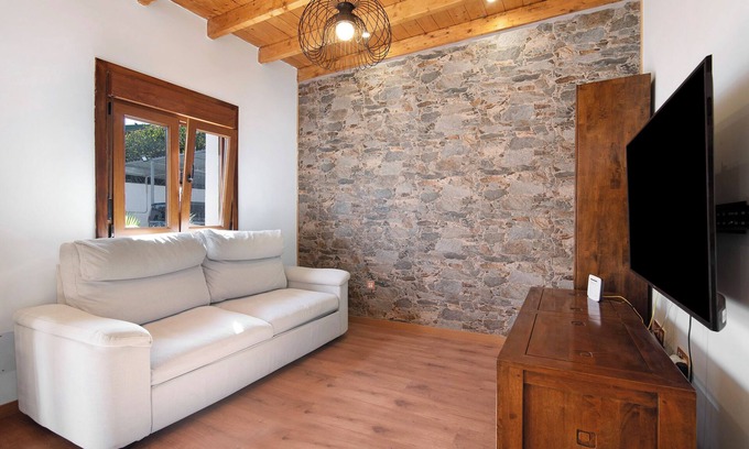 La Solana Villa | 'La Tirajanera 2' with Mountain Views, Shared Pool and Wi-Fi