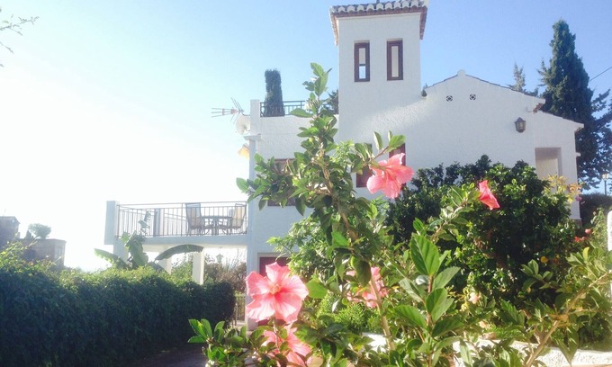 Salobrena Villa | La Torrecica: with Andalusian character and magnificent views of the sea and Sierra Nevada.