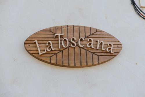 Jadraque House | La Toscana Casa Rural piscina ,parking ,barbacoa