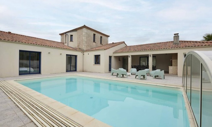 L'Herbergement Villa | La Tour Maréchal - Exceptional gîte with swimming pool