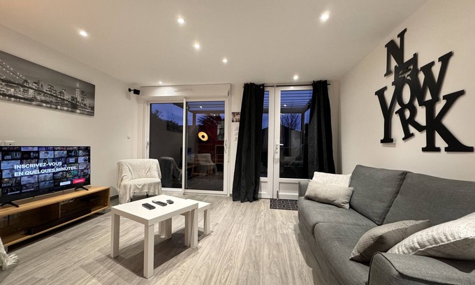 Miroir - Batignolles House | La Victoria - Gare - Luxe - Rêve au Mans