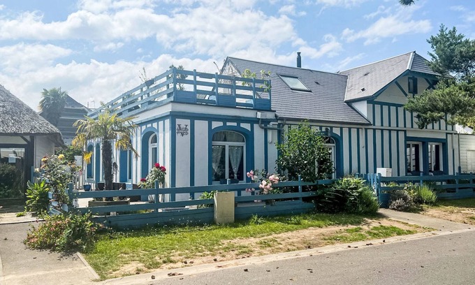 Merville-Franceville-Plage House | La Villa bleue by Interhome