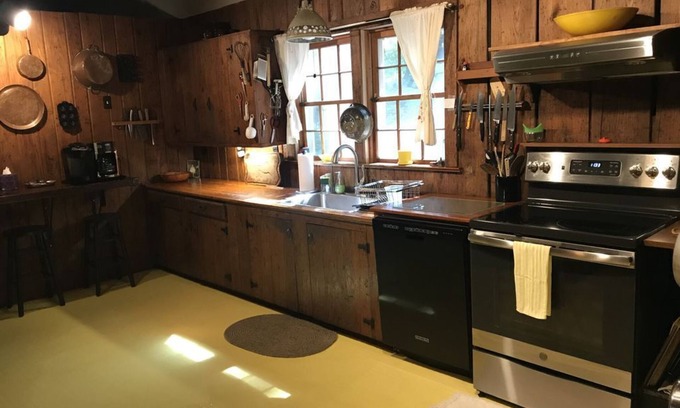 Saluda House | Labor Day at Lake Summit! New availability. See calendar.