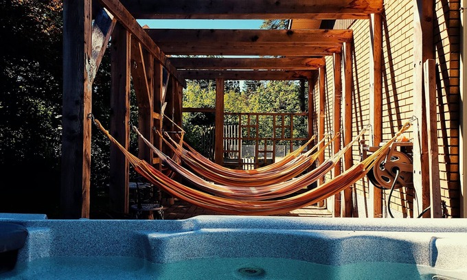 Lac-Brome House | Lac Brome 5 Bedrooms With Hot tub (CITQ # 133781)