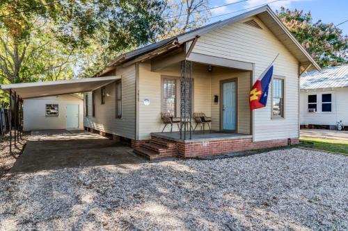 Freetown - Port Rico House | Lafayette Getaway-A cozy private bedroom close to downtown with shared spaces