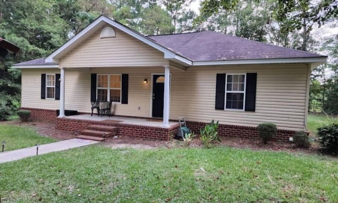 Statesboro House | Laid-back Living at The Landings. Family & Pet friendly!