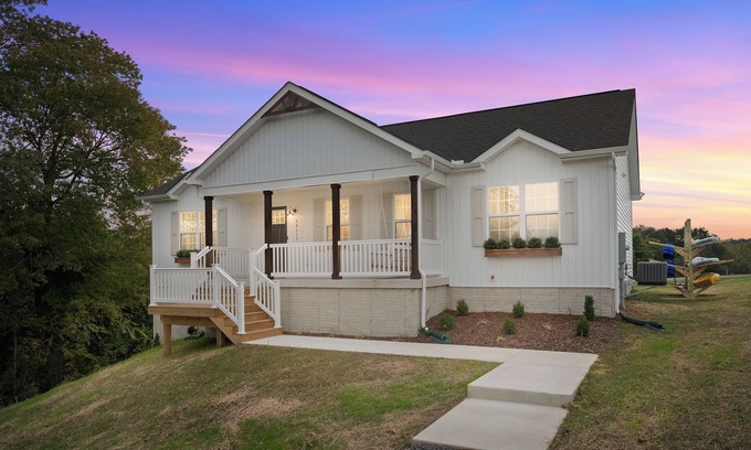 Orange House | Lake access w/hot tub, game room,boat slip, kayaks & more