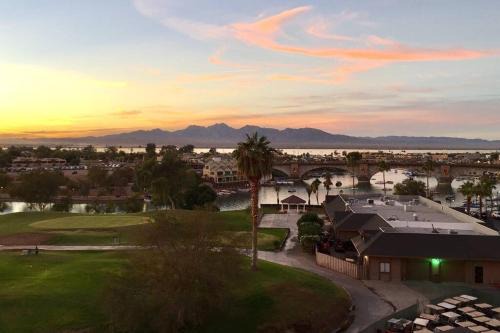 Lake Havasu City House | Lake and London Bridge View - Penthouse Suite