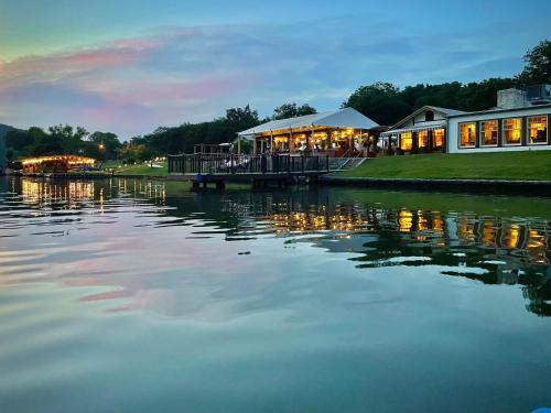 Lower Basin Lake Travis Resort | Lake Austin Spa Resort - All Inclusive